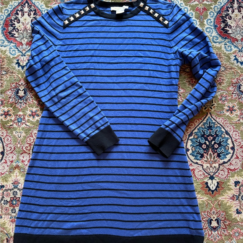 Cute Michael Kors - mini dress or tunic sweater
Fits more like a medium